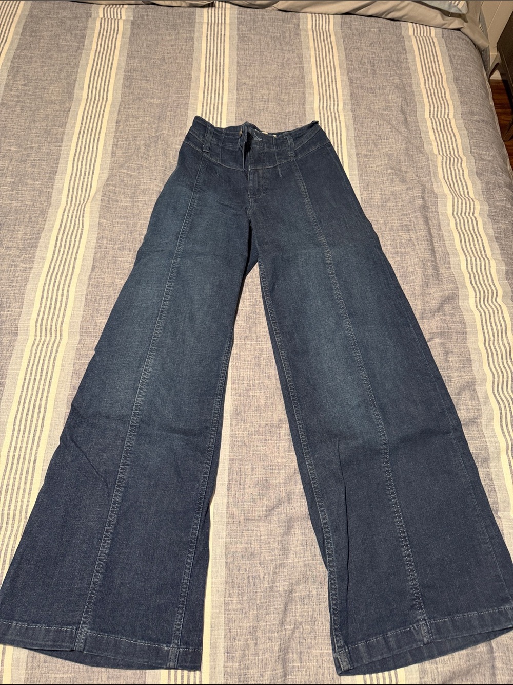 Free People We The Free Libre Wide Leg Jeans in Dark Blue Wash 25 - Picture 2 of 4